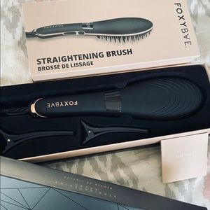 FoxyBae Hair Ceramic Tourmaline Straightening Brush.